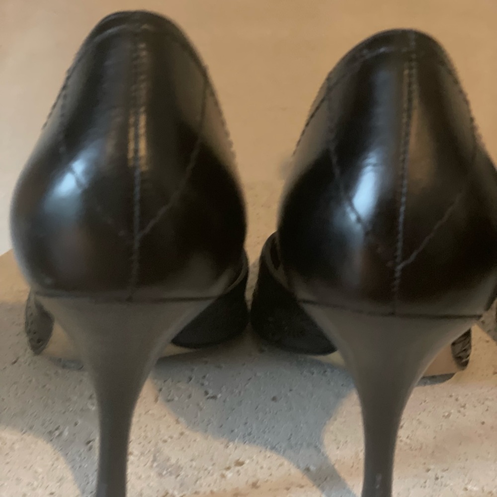 Black Peep-toe with laser cut design - Picture 3 of 5